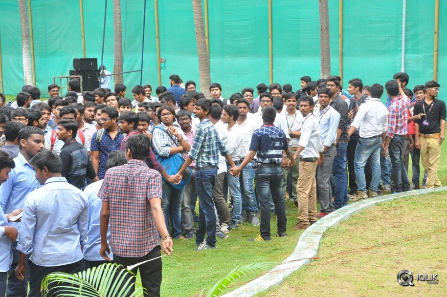 Nene-Raju-Nene-Mantri-Movie-Team-at-K-L-University